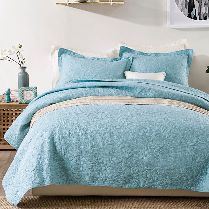 Three-piece bedding set.