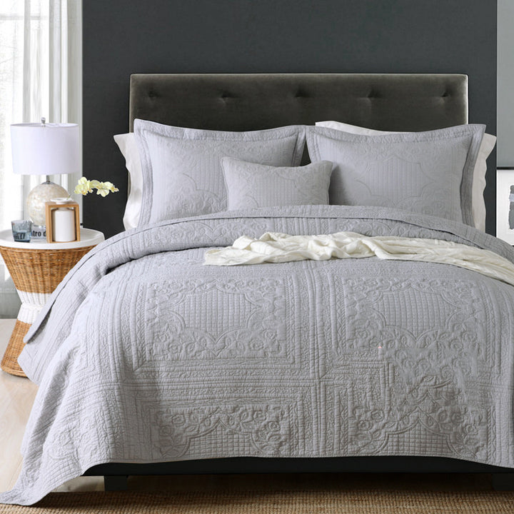 Three-piece bedding set.