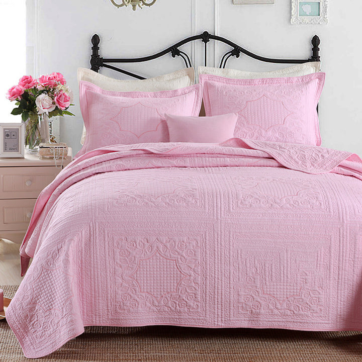 Three-piece bedding set.